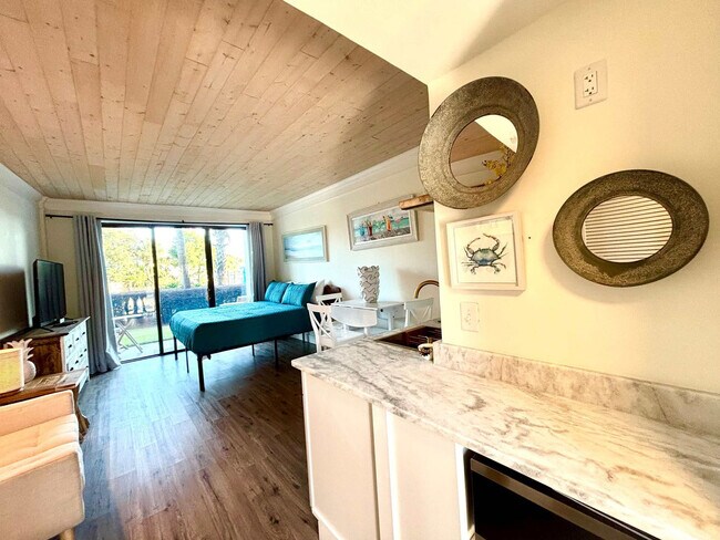 Primary Photo - 214 Miracle Strip Pkwy SW