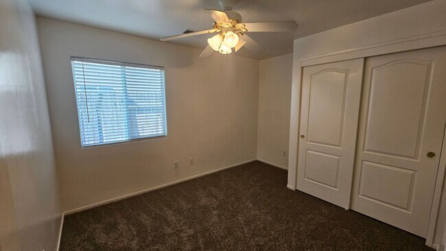 Building Photo - Great SW Location