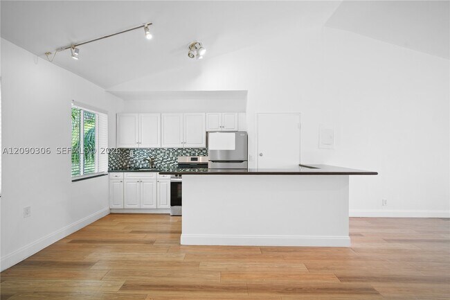 Building Photo - 272 NE 53rd St