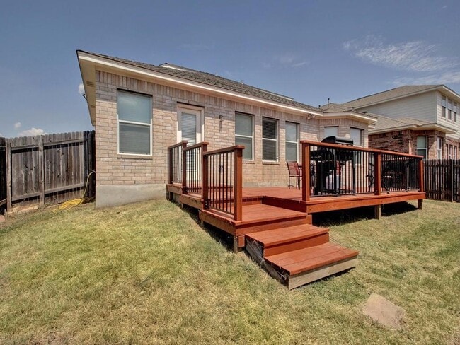 Building Photo - 15104 Fernhill Dr