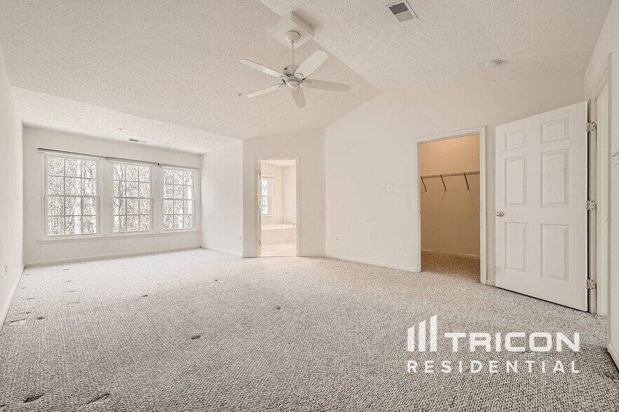 Building Photo - 9851 Bayline Cir