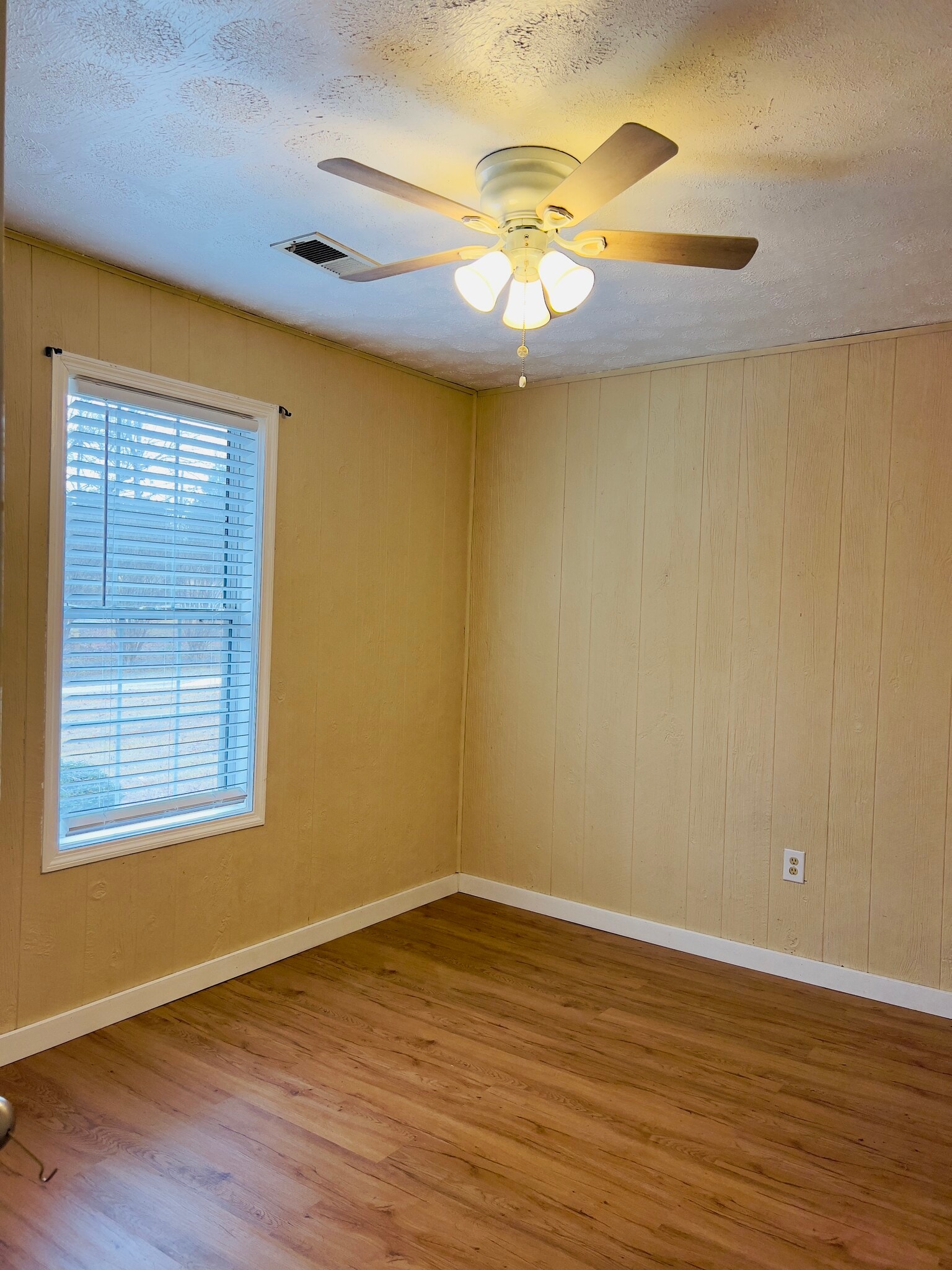 Building Photo - 107 Timberlane St