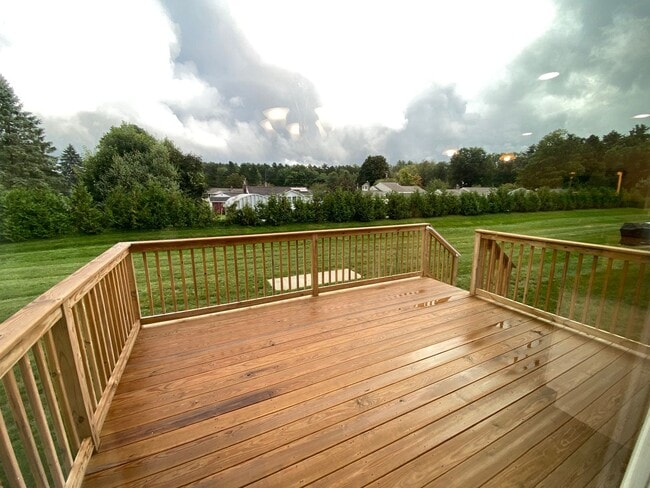 Building Photo - 3 Bedroom Townhouse Essex Junction VT Avai...