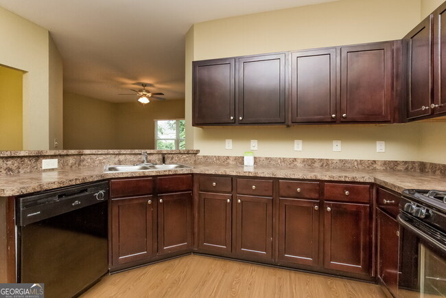 Building Photo - 526 Hill Crest Cir