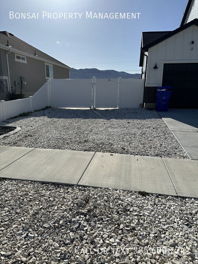 Building Photo - 4554 N Mt Ellen St