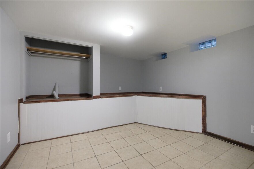 Building Photo - 1128 W Diversey Pkwy