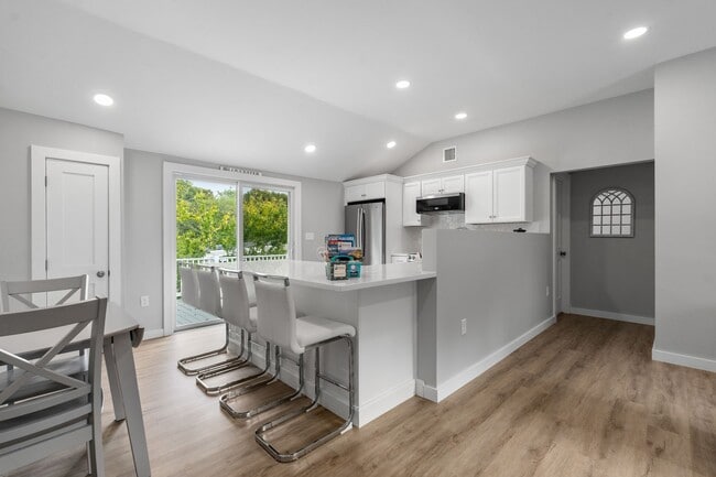 Building Photo - Newly renovated Winter Rental between Long Beach and Good Harbor!
