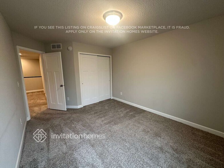 Building Photo - 10904 Everest Pl N