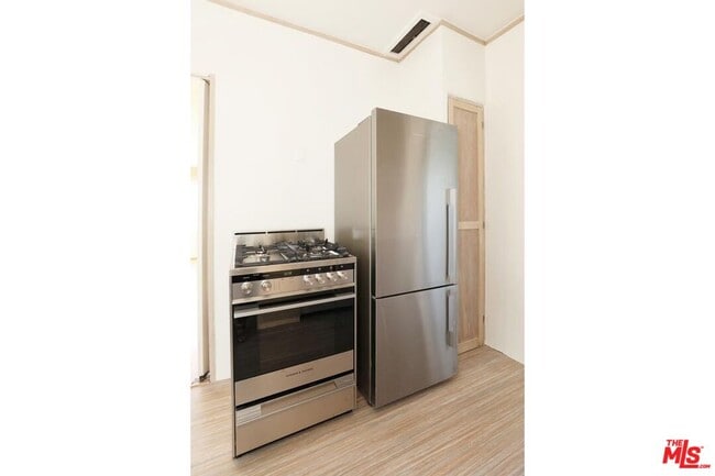 Building Photo - 1830 1/4 Lucile Ave