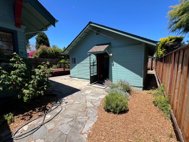 Building Photo - Charming 1910 Craftsman Home – 3BR/2BA + B...