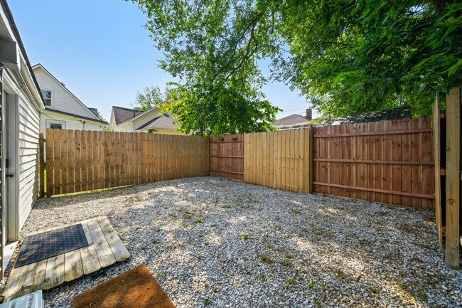 Building Photo - 906 Villa Ave