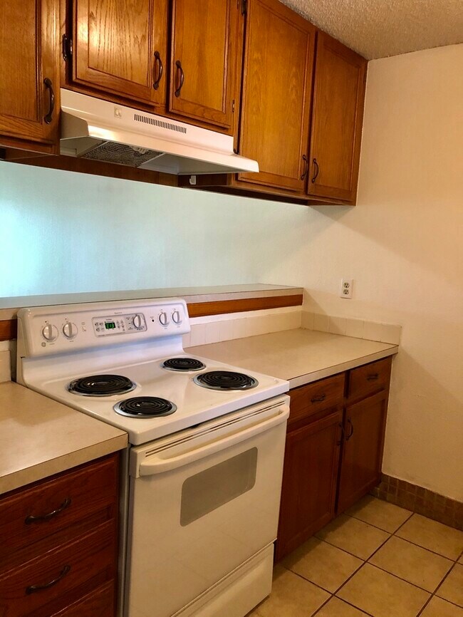 Building Photo - Beautiful Condo in Aspen Village
