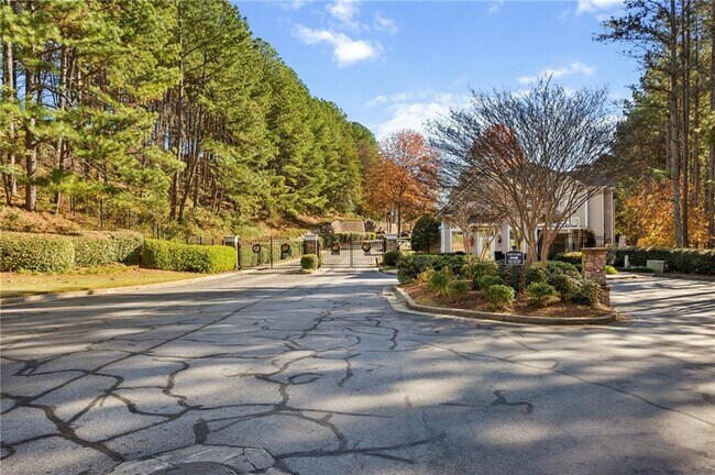 Building Photo - 2400 Cumberland Pkwy SE