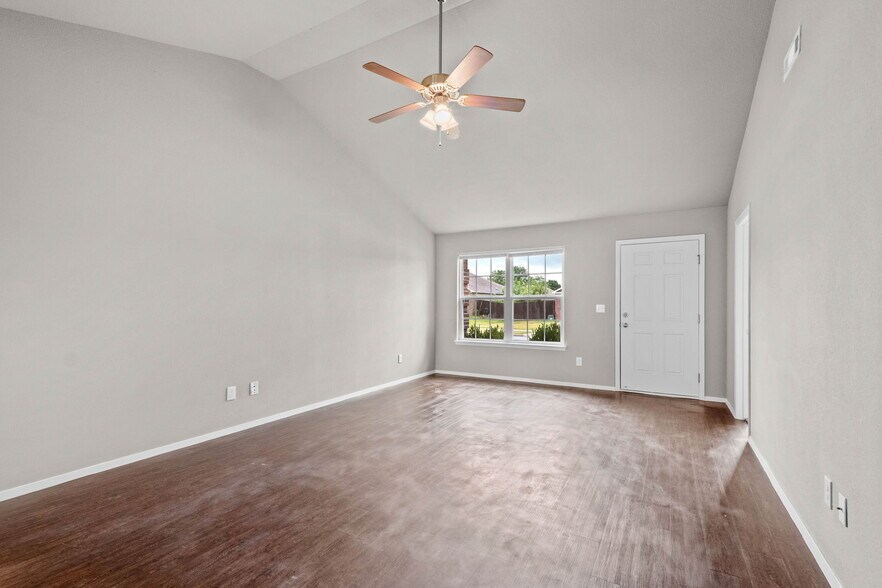 Building Photo - 1388 S Spritz Dr