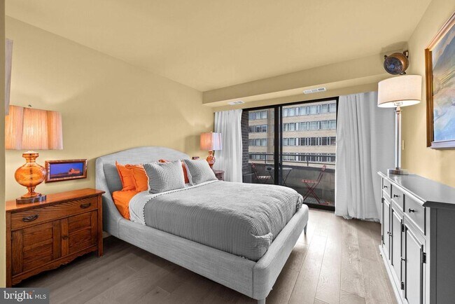 Building Photo - 1401 17th St NW