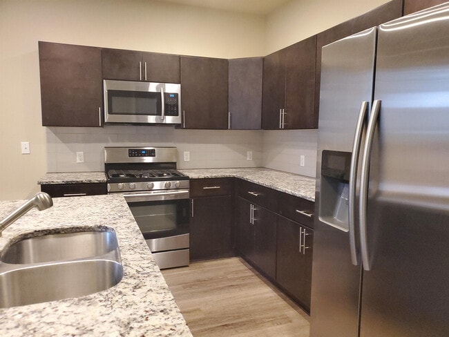 Building Photo - 1502 Onyx St SE