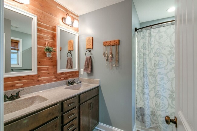 Building Photo - 115 Grassmire Dr