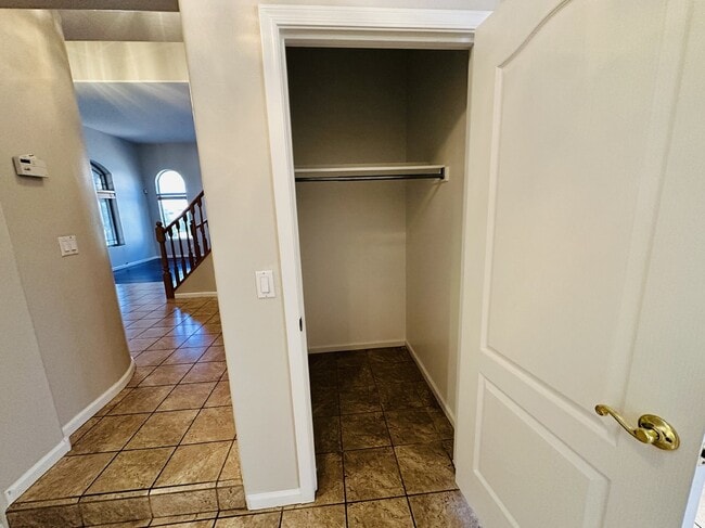 Building Photo - 672 W Raven Dr