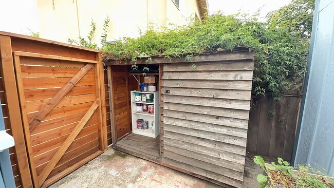 Building Photo - EPIC REA: Beautiful 2 Bed/2 Bath In the Heart of West Berkeley’s Poet’s Corner.