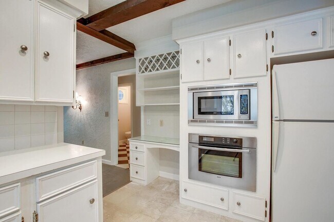 Building Photo - 27 Buttonwood Rd