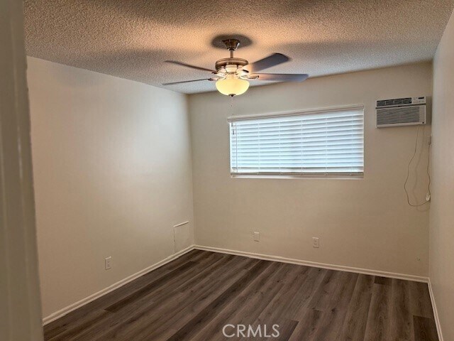 Building Photo - 685 E Vista Chino