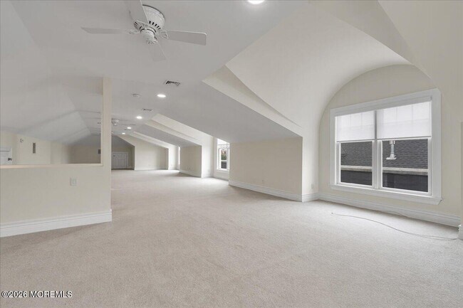 Building Photo - 410 1st Ave