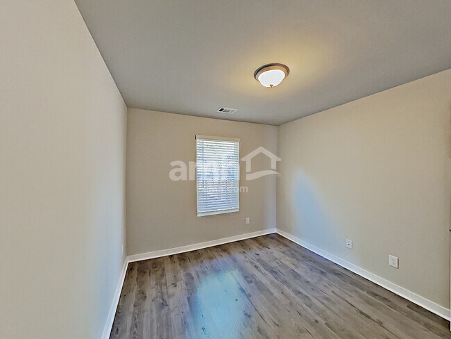 Building Photo - 71 Landsdown Xing