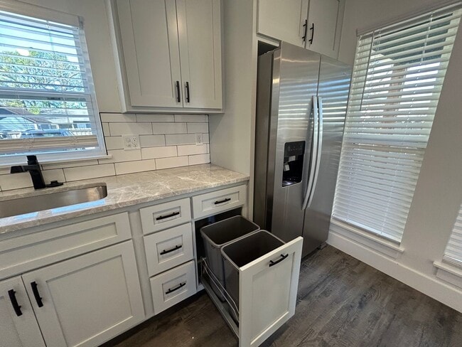 Building Photo - PRE-LEASING Newer 2 story home near Downtown Fayetteville