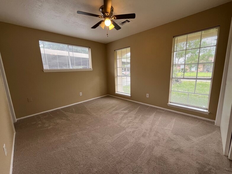 Building Photo - 806 Canna St