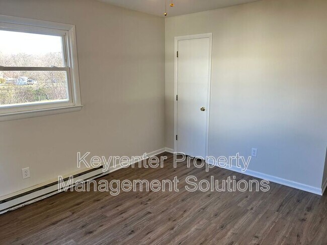 Building Photo - 26 Whiteoak Cir