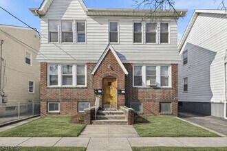 Building Photo - 265 N 17th St