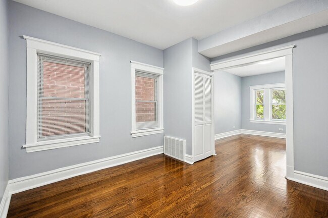Building Photo - 1341 N Ashland Ave
