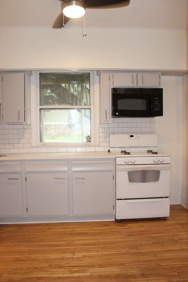 Building Photo - 2723 Taylor St NE