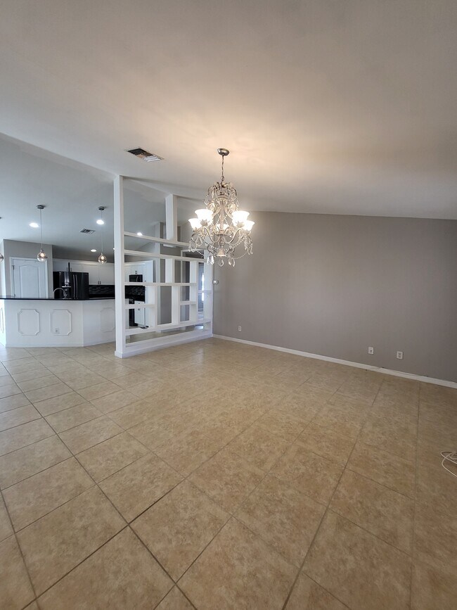 Building Photo - 1008 NW 12th Terrace