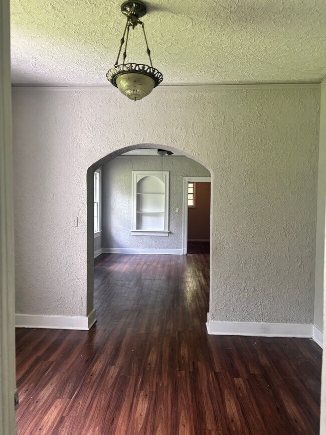 Building Photo - 267 W Leavell Woods Dr