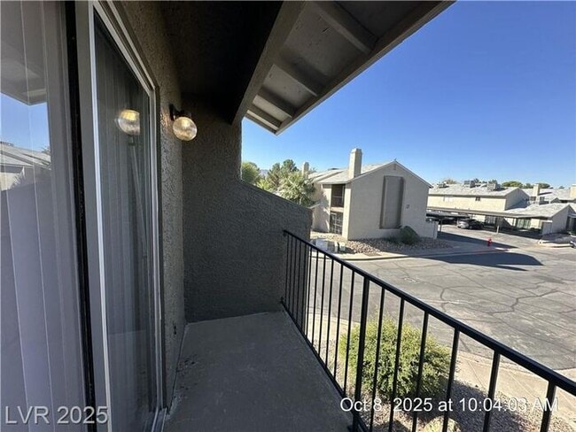 Building Photo - Enjoy comfortable, convenient living in th...