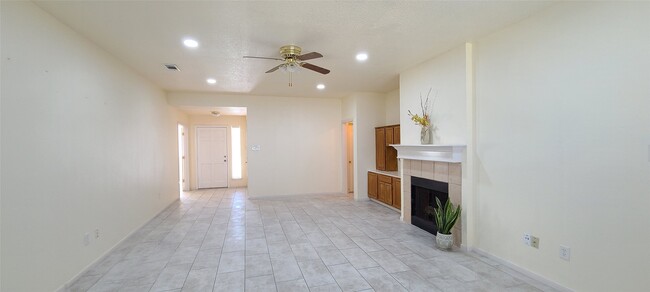 Building Photo - 19330 Larissa Dr