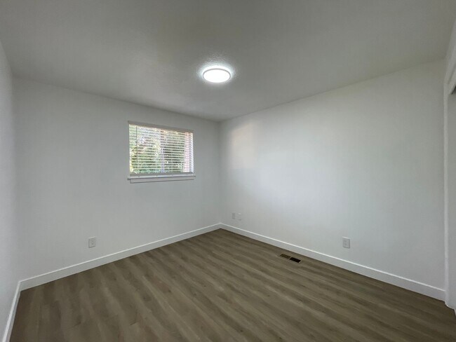 Building Photo - Beautifully Remodeled 2-Bedroom Duplex by Provo River Trail