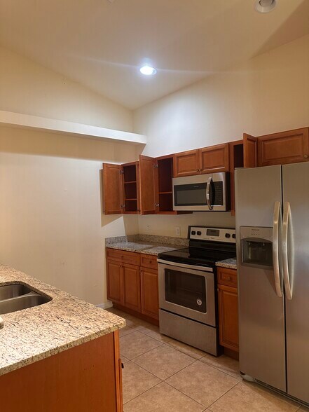 Kitchen with stove/oven, fridge and microwave - 4427 SW 9th Ave
