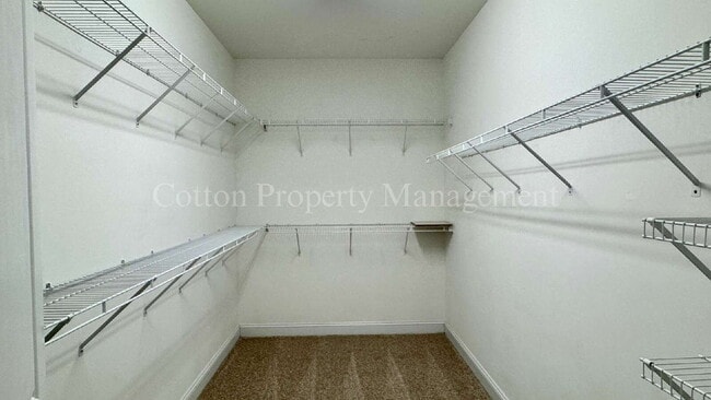 Building Photo - 8854 Plantation Landing Dr