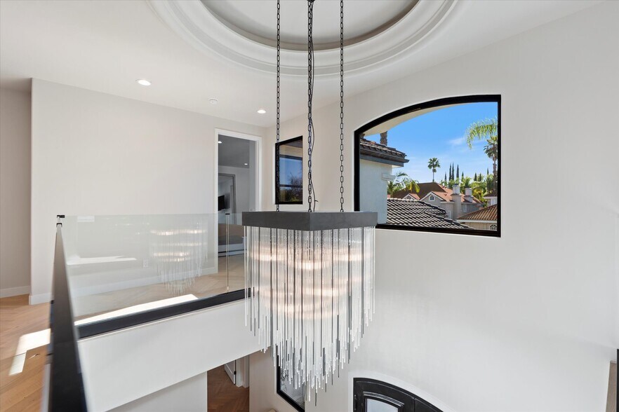 Building Photo - 17437 Oak Creek Ct