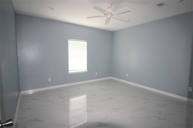 Building Photo - 956 County Rd 281