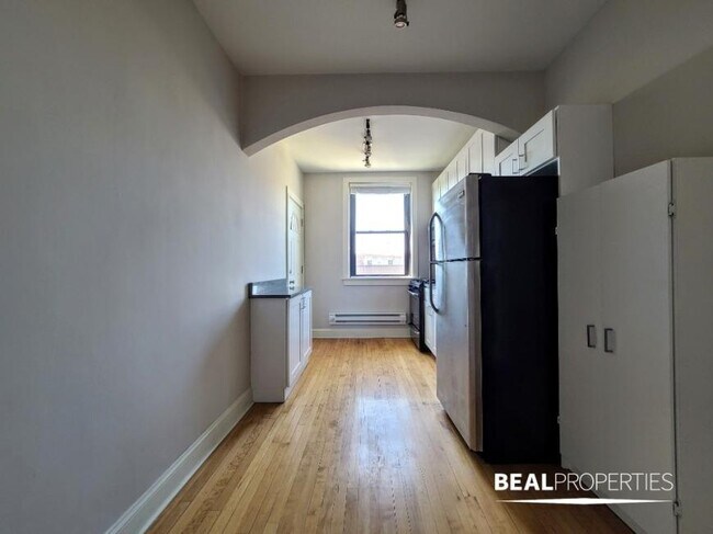 Building Photo - 1 bedroom in CHICAGO IL 60647