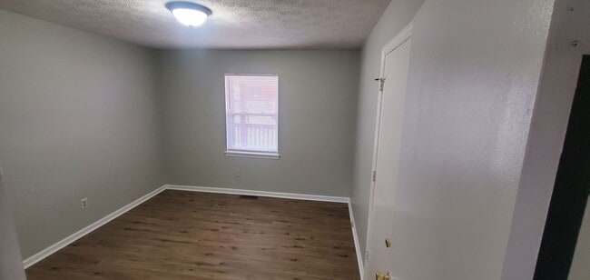 Building Photo - 514 Foxwood Dr