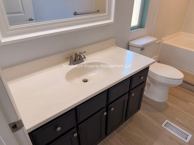 Building Photo - BEAUTIFUL 3/2 AVAILABLE NOW! ASK ABOUT OUR SPECIALS!!!