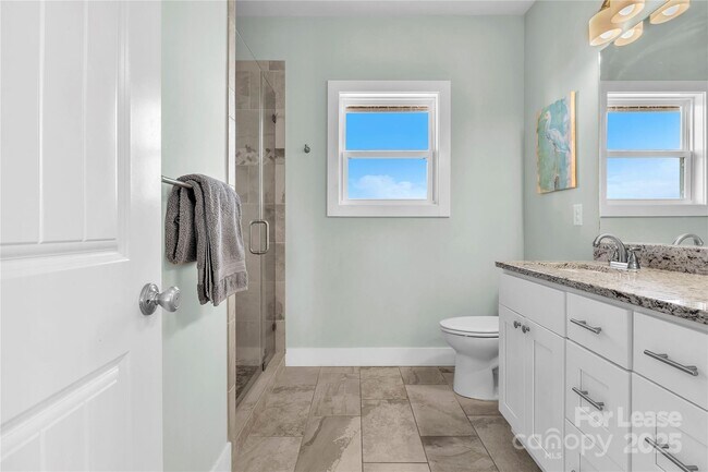 Building Photo - 1708 W Dolphin Dr