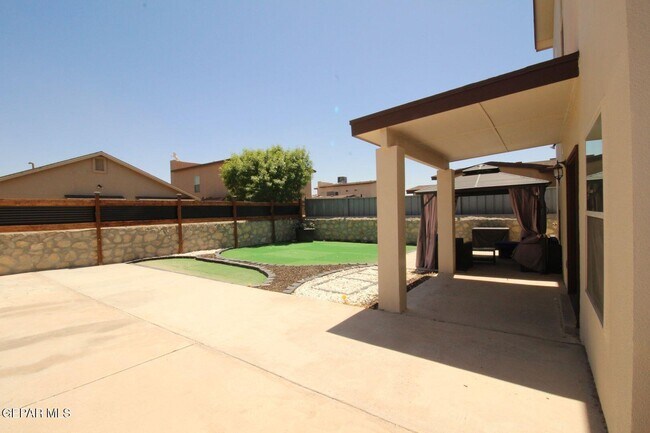 Building Photo - 3900 Loma Cortez Dr