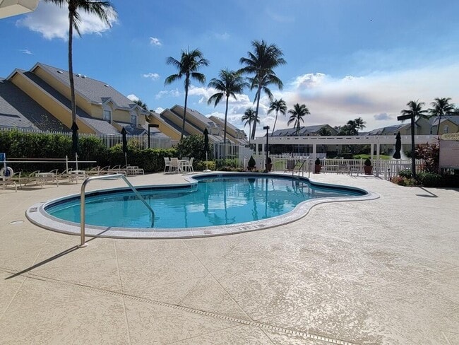 Building Photo - 6300 La Costa Dr