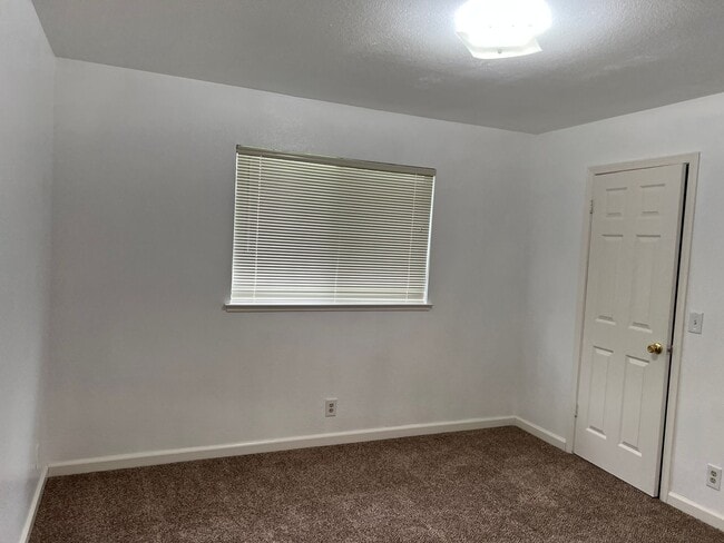 Building Photo - 6650 Birnam St