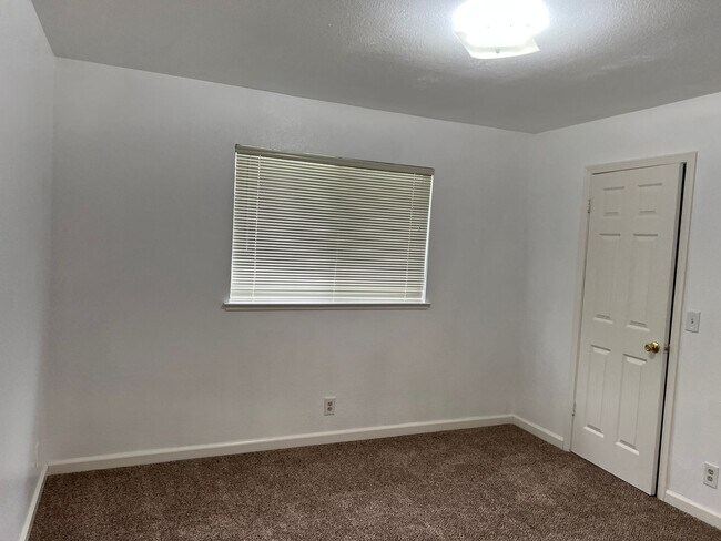 Building Photo - Coming Soon! Great home in Rio Linda, 4+2, vaulted ceilings, 2 car garage